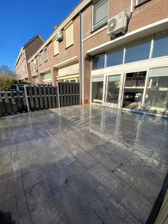 Donker gevlamd terras